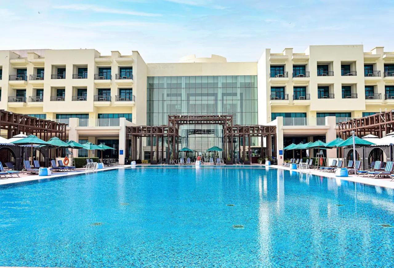 Appartement 1 chambre à louer à Salwa Road, en étage supérieur, dans un complexe hôtelier 5 étoiles