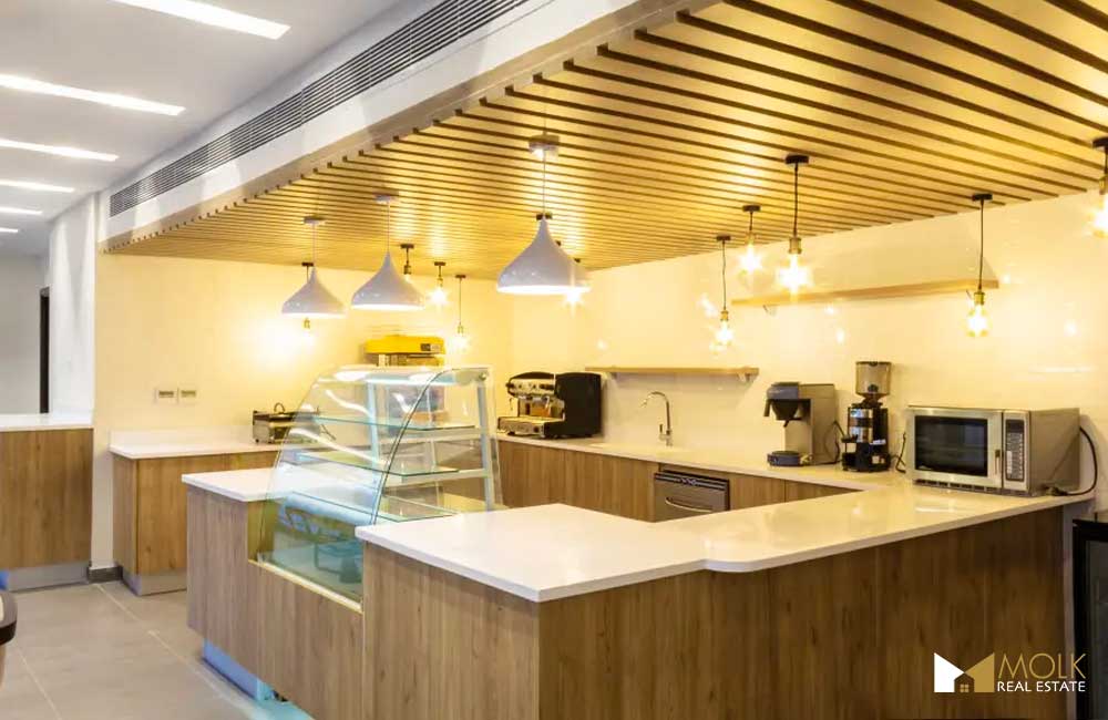 Café - Tout neuf | Entièrement équipé | Terrasse extérieure