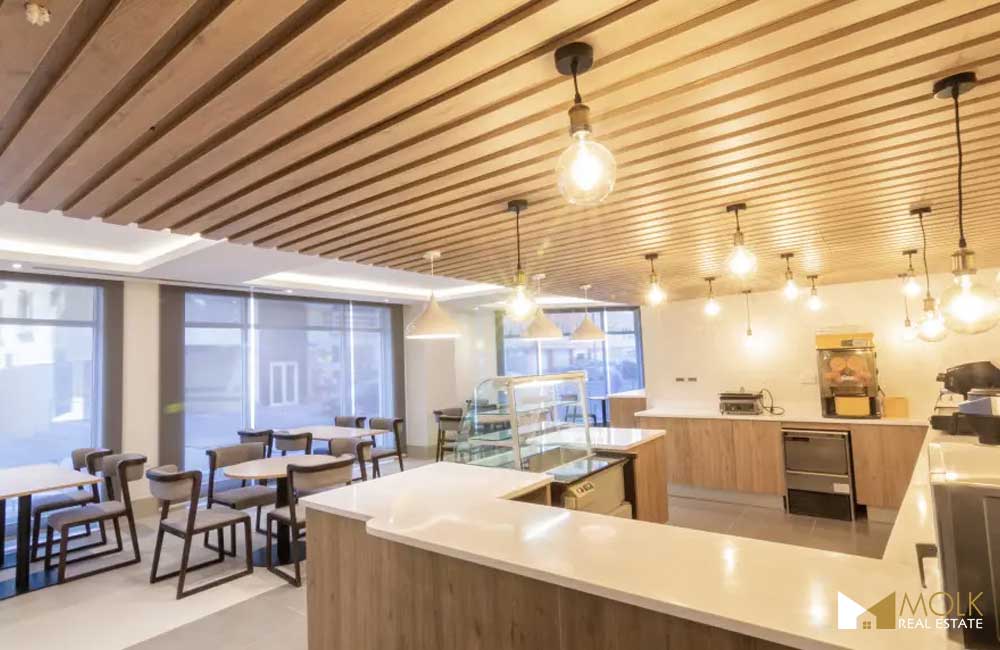 Café - Tout neuf | Entièrement équipé | Terrasse extérieure