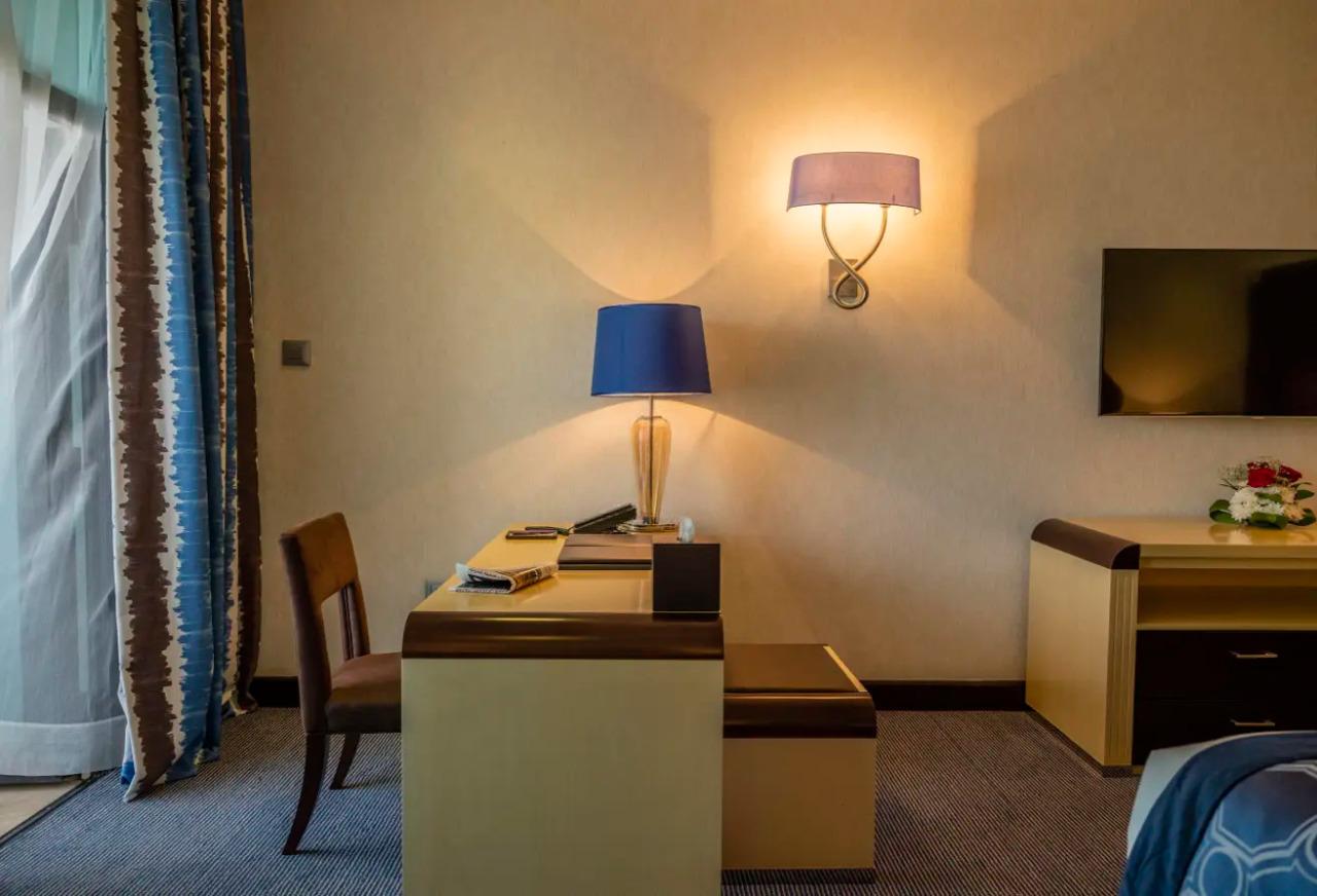 Appartement hôtelier à louer à Salwa Road - Complexe hôtelier 5 étoiles