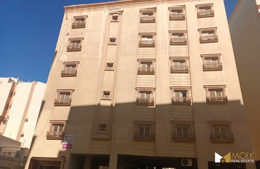 Appartement à vendre dans un immeuble entier à Al Manoura